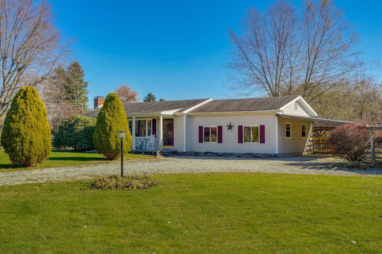 Hocking Hills Hideaway With Hot Tub And Fire Pit! Villa Logan Exteriör bild