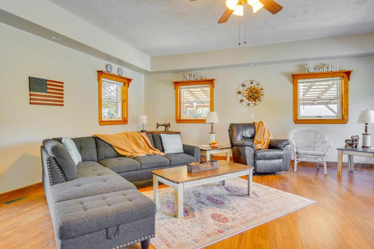 Hocking Hills Hideaway With Hot Tub And Fire Pit! Villa Logan Exteriör bild