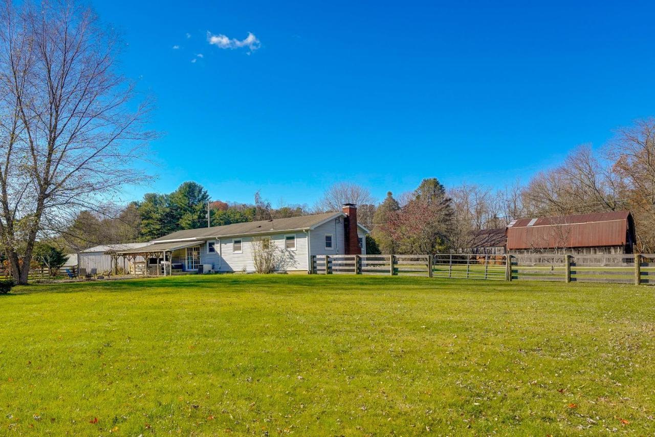 Hocking Hills Hideaway With Hot Tub And Fire Pit! Villa Logan Exteriör bild